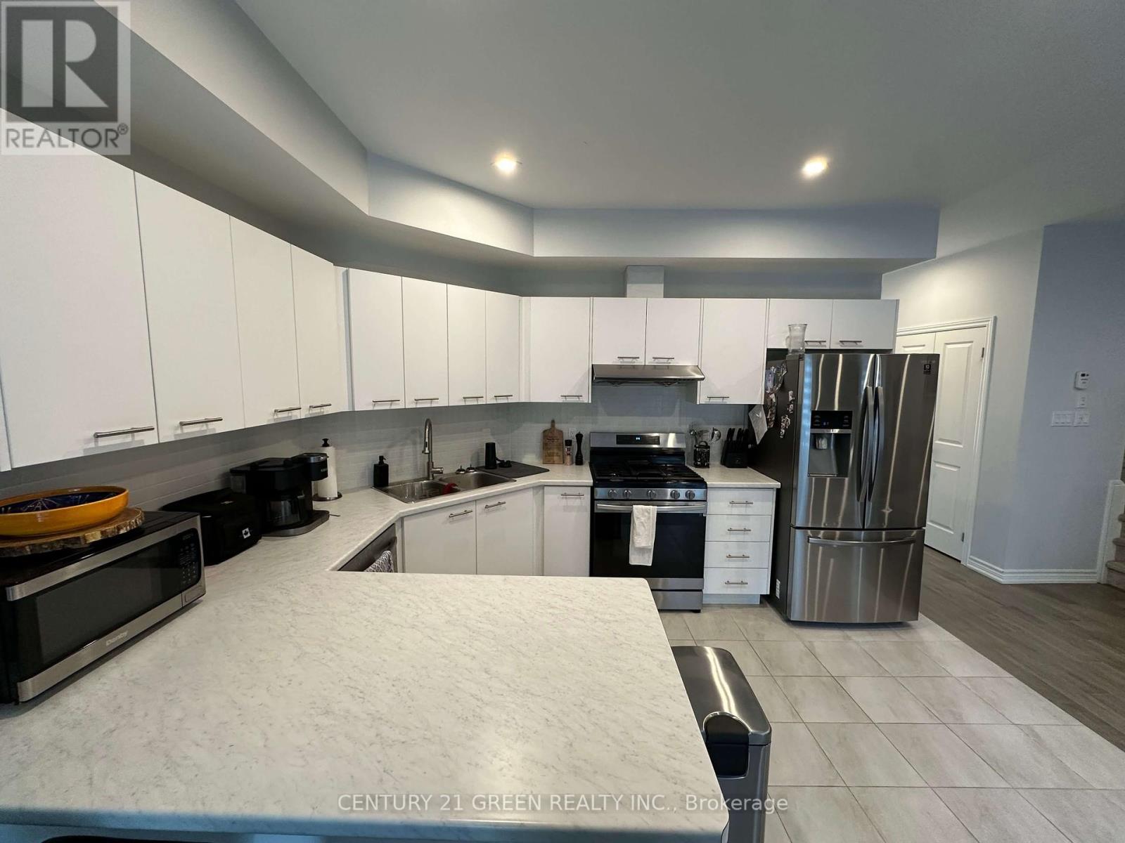Photo 9 of 170 Rosie Street, Blue Mountains ON