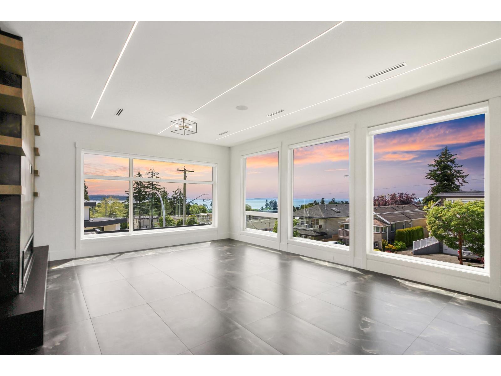 Photo 5 of 16019 9 A Avenue, Surrey BC