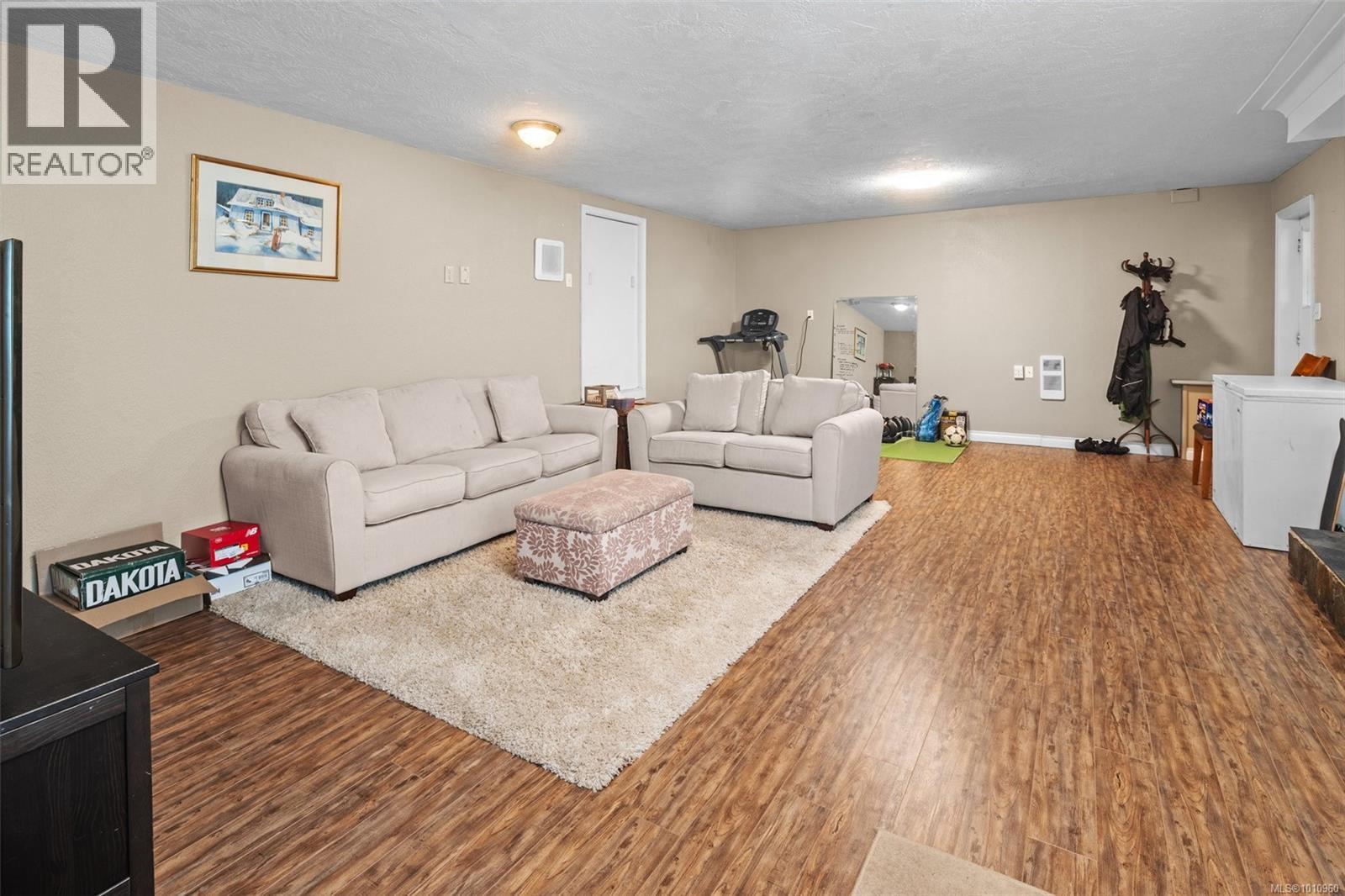 Photo 16 of 4518 Hughes Rd, Saanich BC