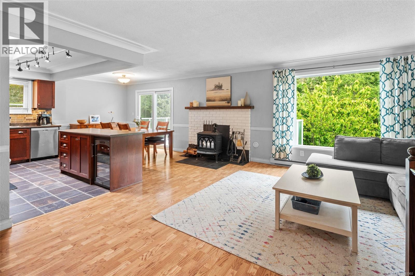 Photo 2 of 4518 Hughes Rd, Saanich BC