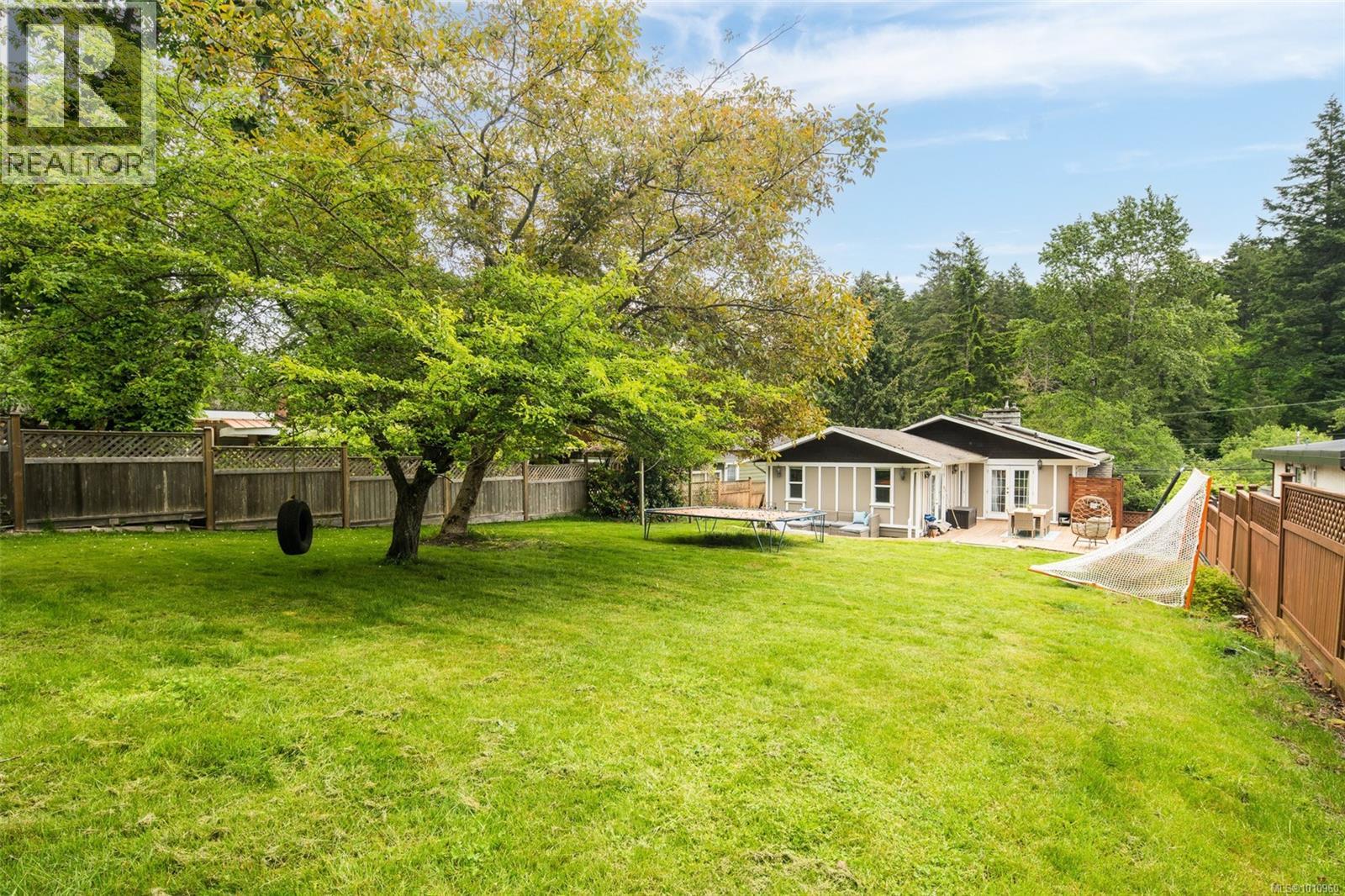 Photo 20 of 4518 Hughes Rd, Saanich BC