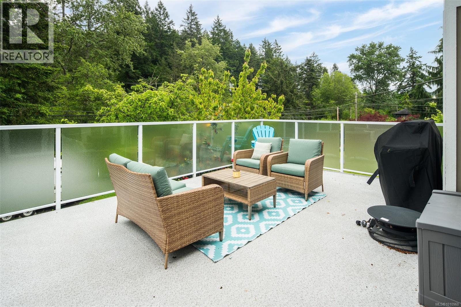 Photo 3 of 4518 Hughes Rd, Saanich BC