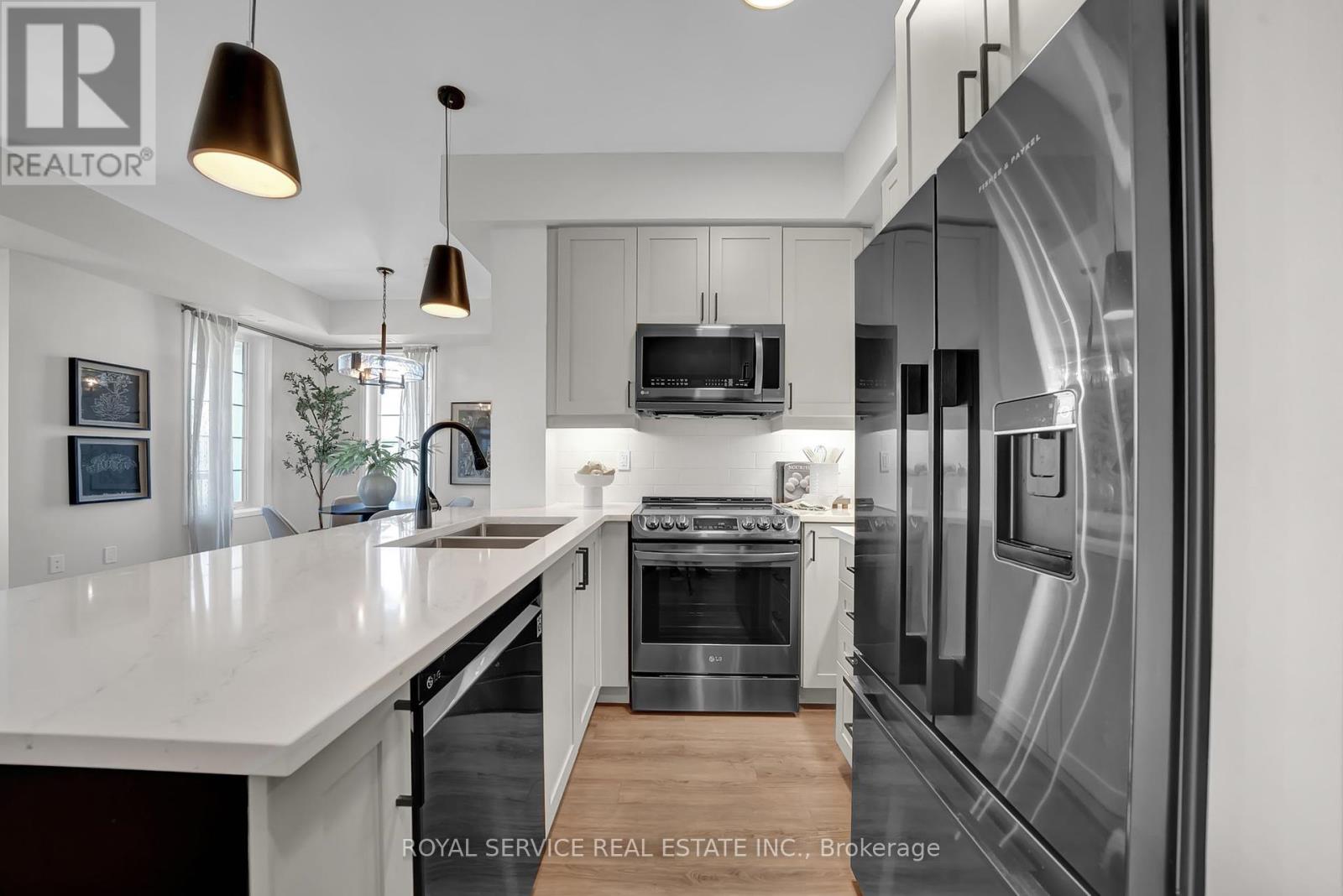 Photo 10 of 404 65 Shipway Avenue, Clarington ON