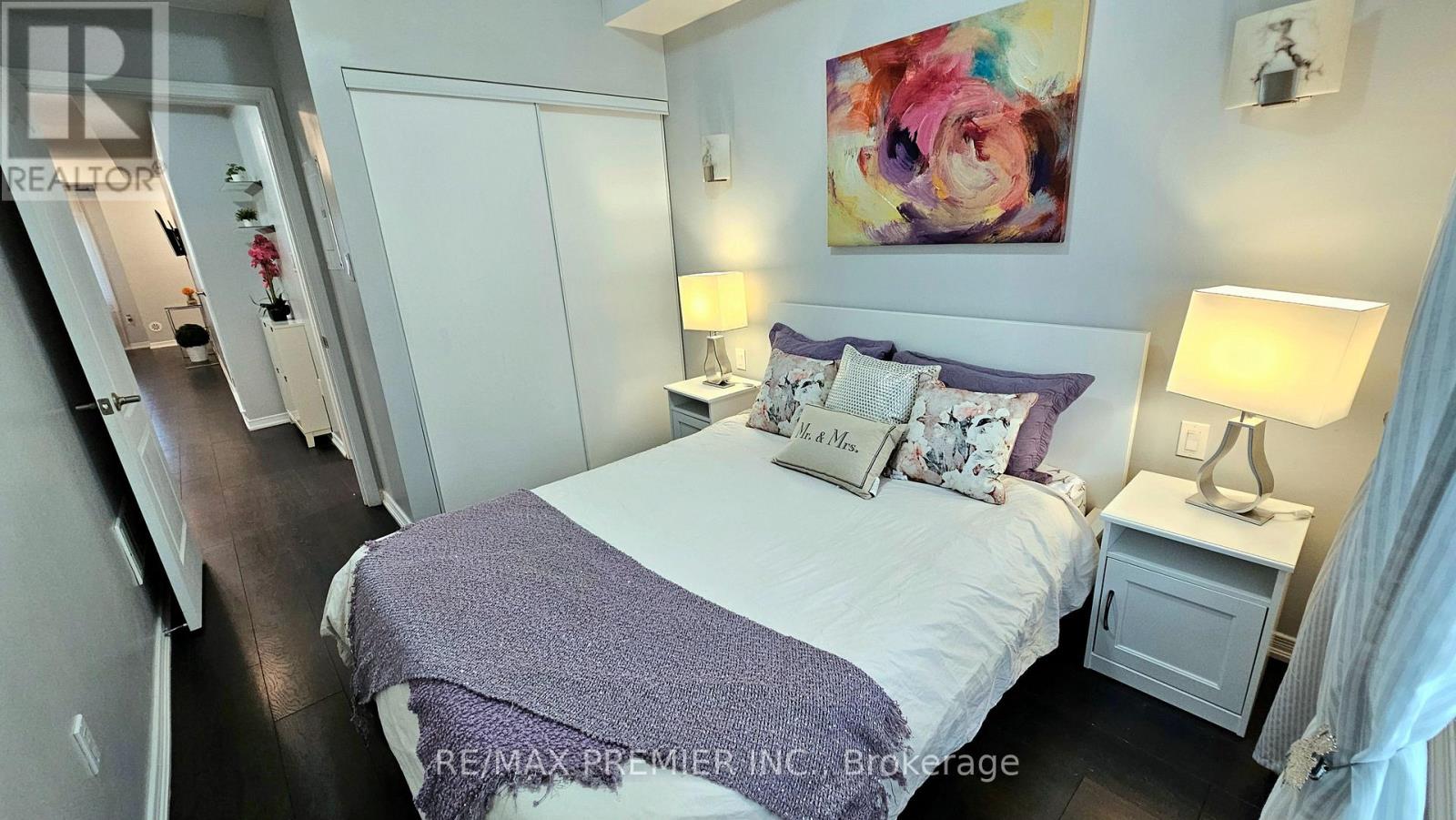 Photo 10 of 272 19 Coneflower Crescent, Toronto ON