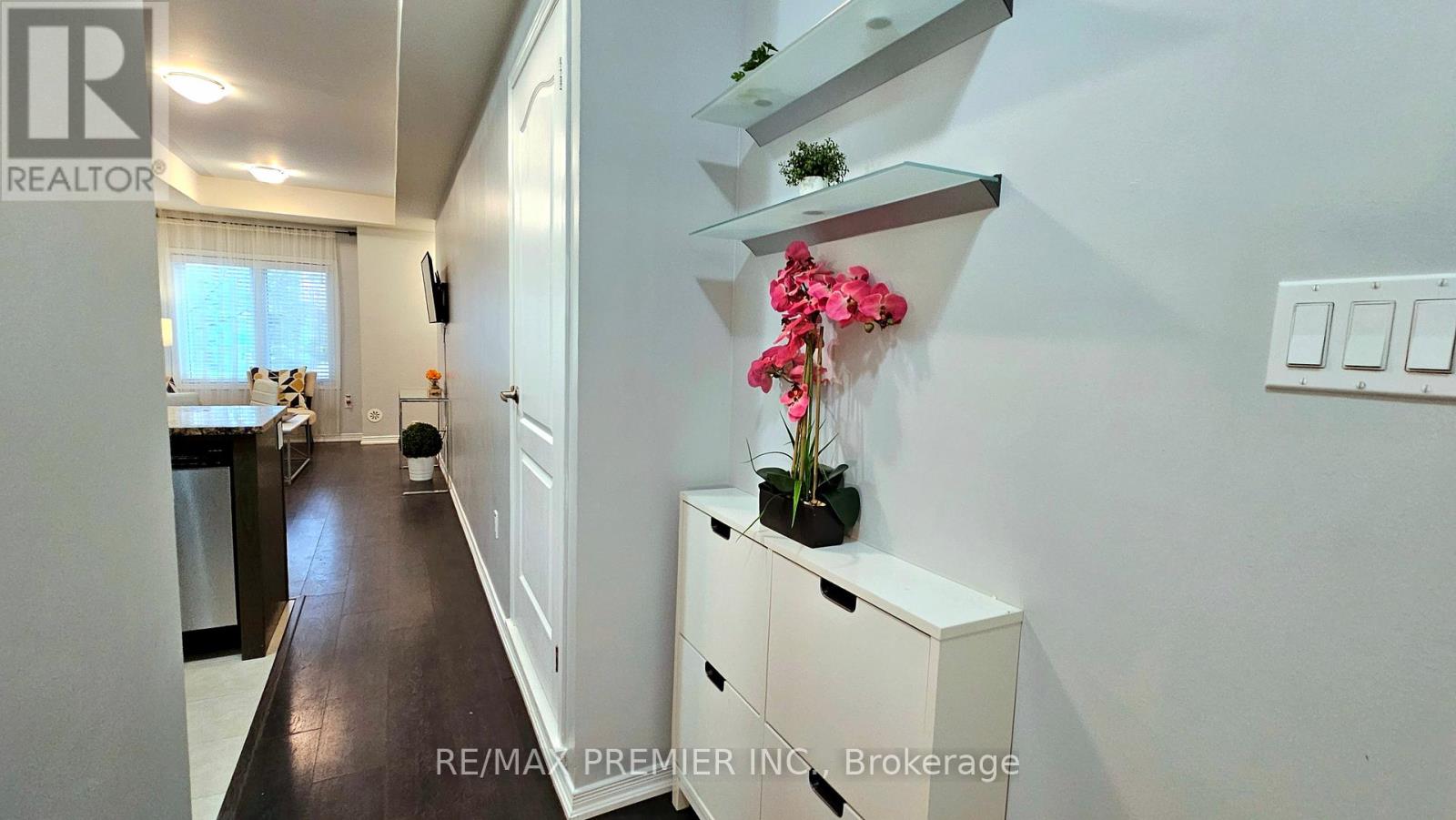 Photo 14 of 272 19 Coneflower Crescent, Toronto ON