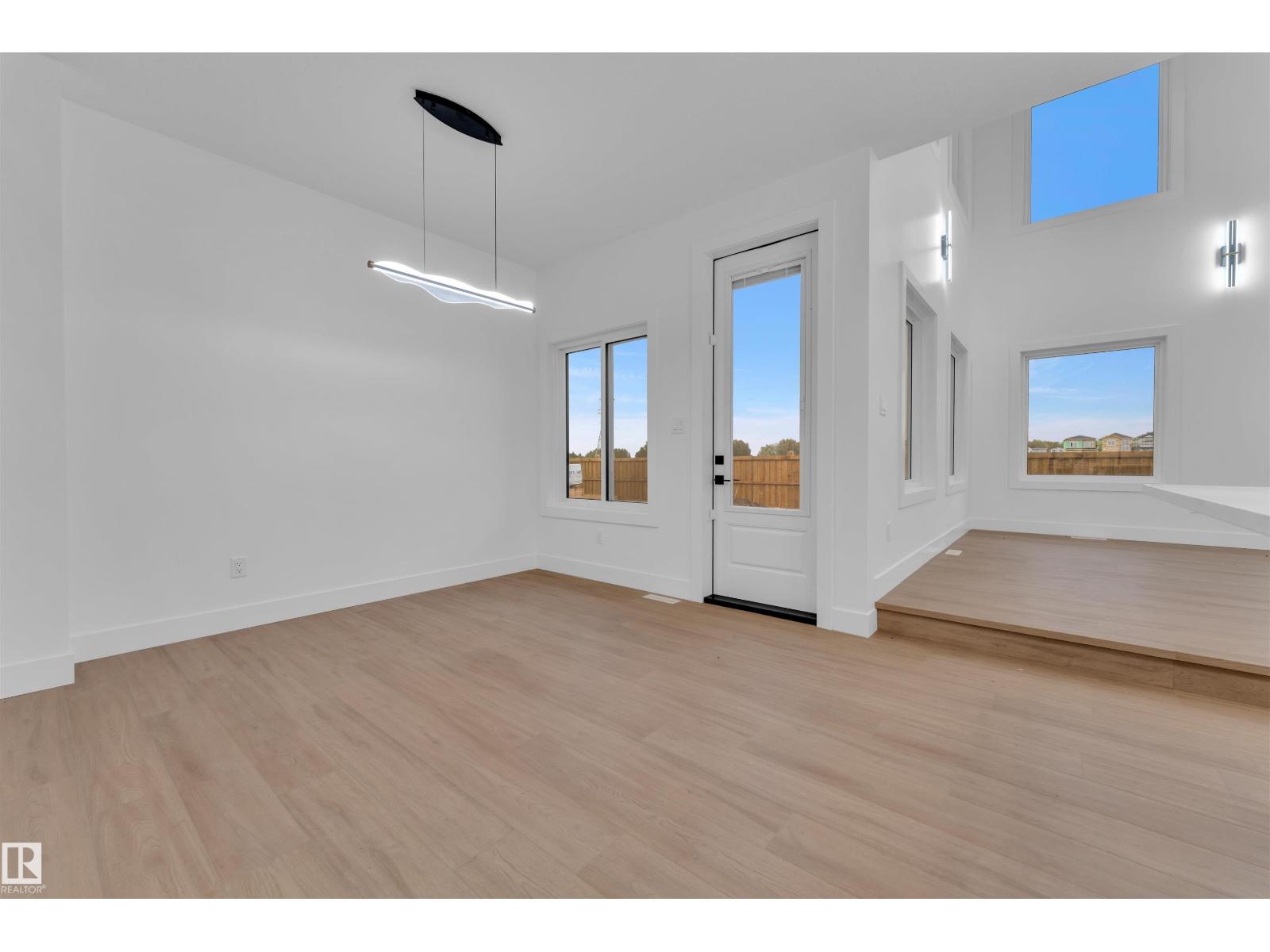 Photo 5 of 119 28 St Sw, Edmonton AB