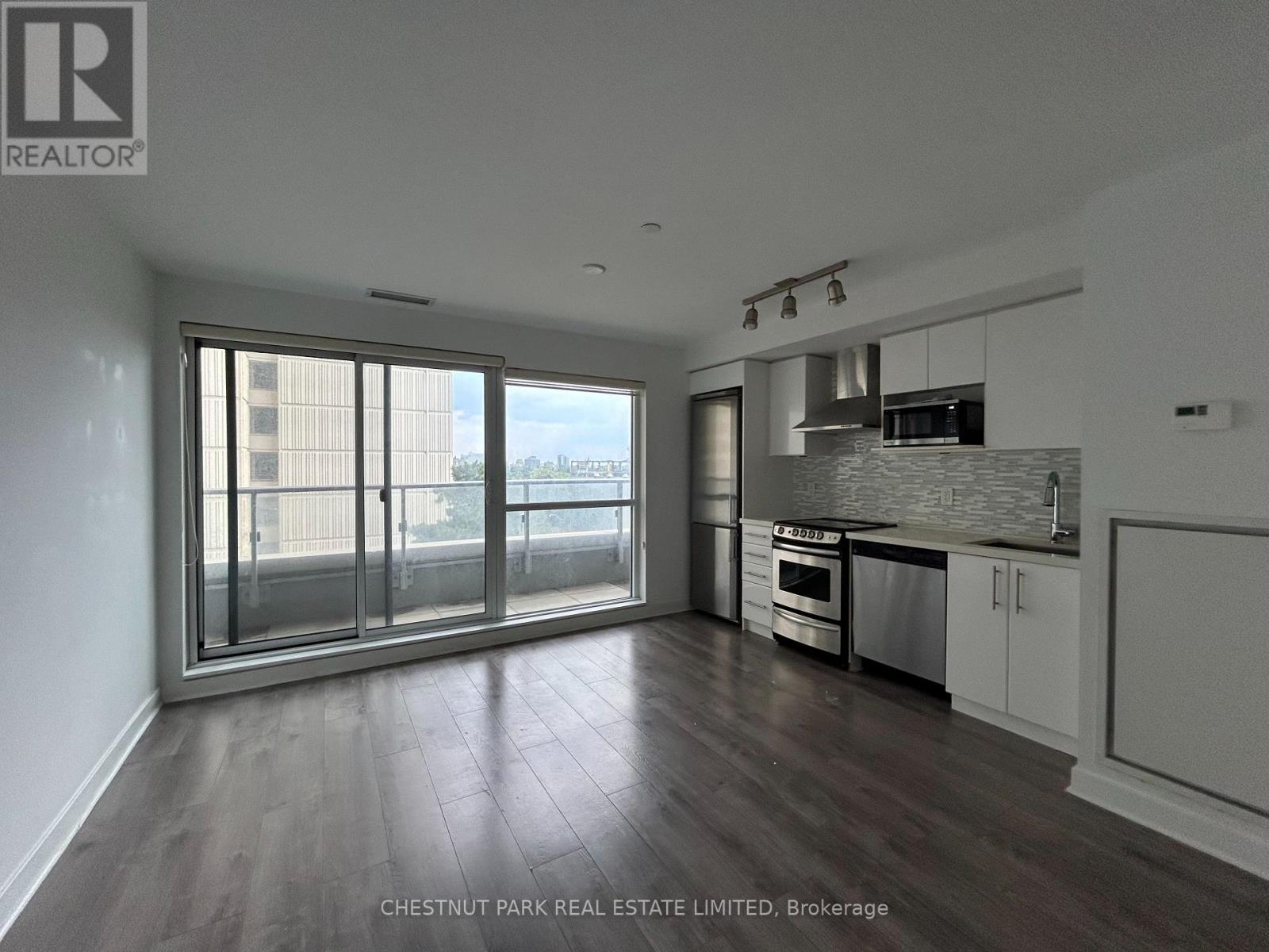 Photo 3 of 413 58 Orchard View Boulevard, Toronto ON