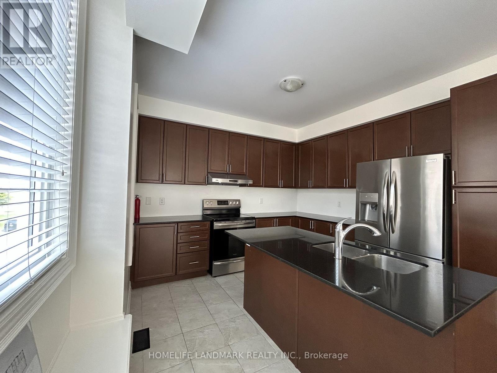 Photo 17 of 3 Temple Manor Road, Brampton ON