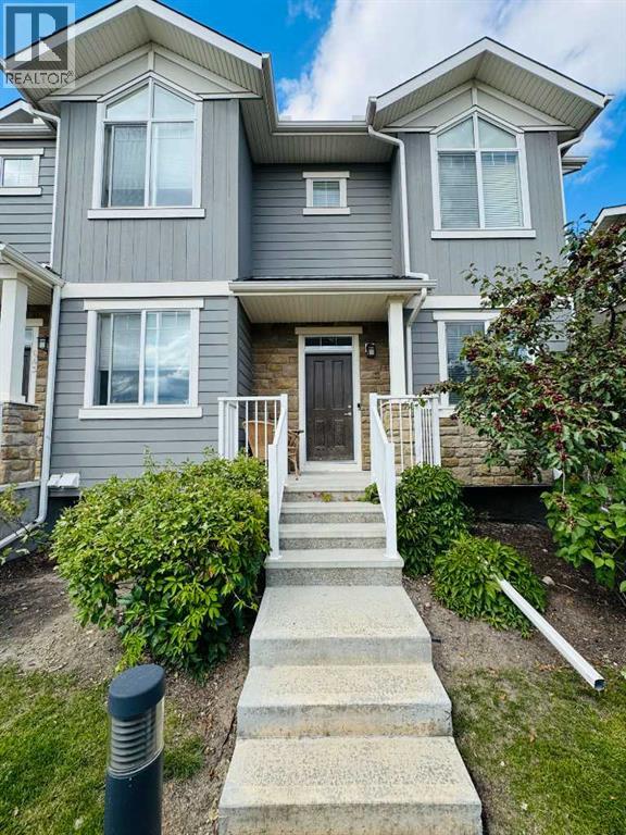 Single Family House for Sale in  Evanston Manor NW Evanston Calgary 