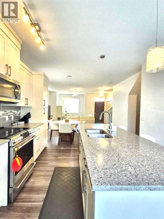 Single Family House for Sale in  Evanston Manor NW Evanston Calgary 