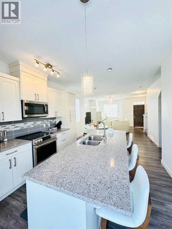Single Family House for Sale in  Evanston Manor NW Evanston Calgary 