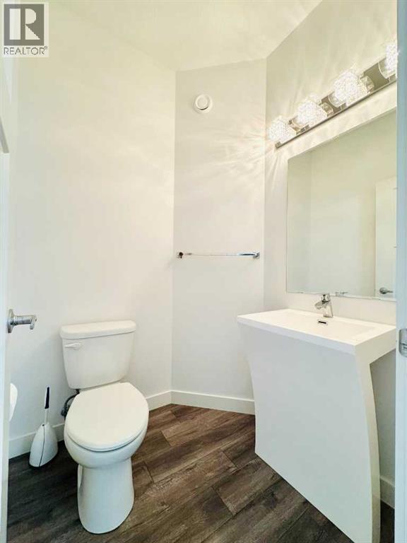 Single Family House for Sale in  Evanston Manor NW Evanston Calgary 