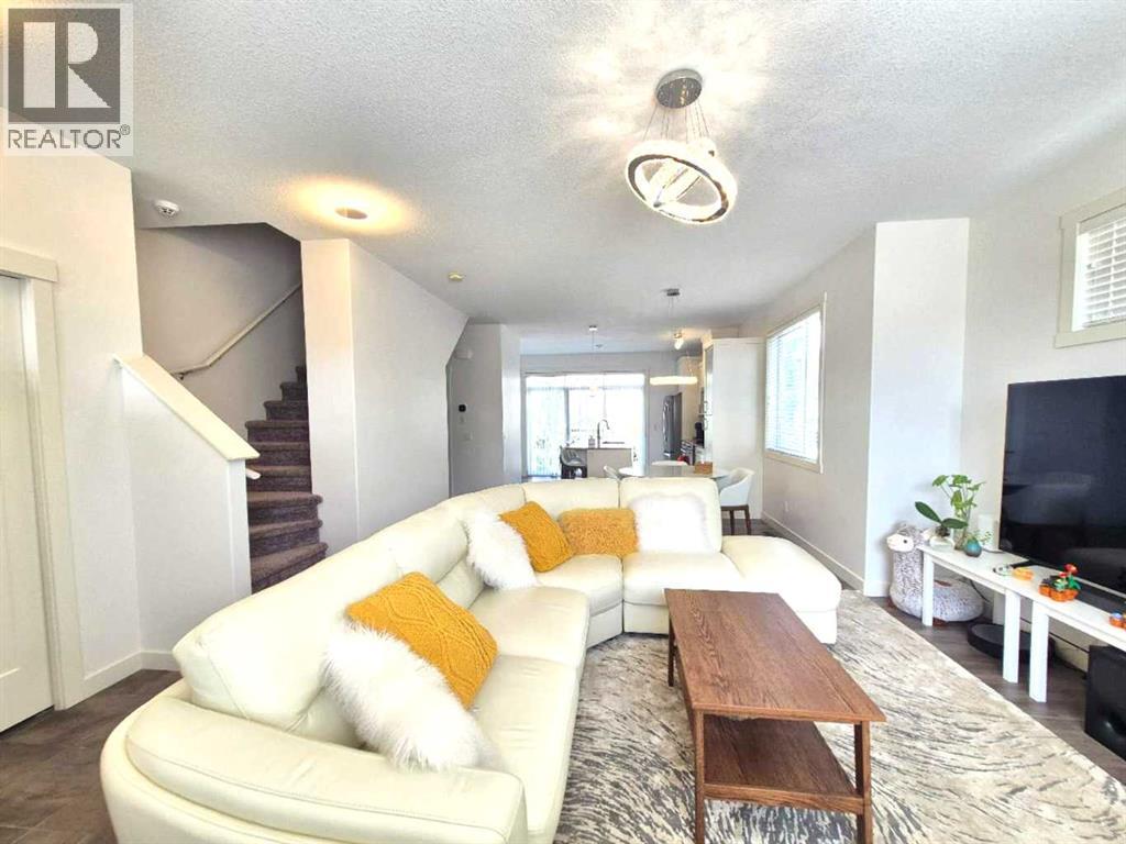 Single Family House for Sale in  Evanston Manor NW Evanston Calgary 