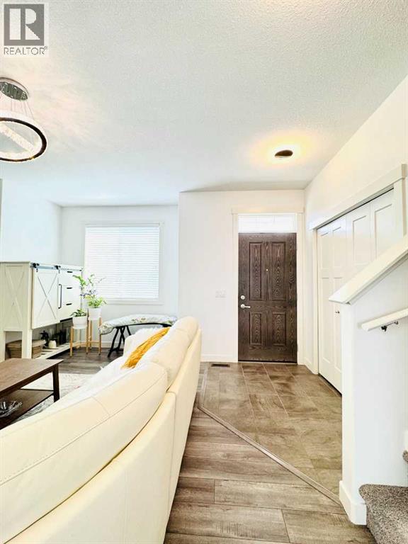 Single Family House for Sale in  Evanston Manor NW Evanston Calgary 