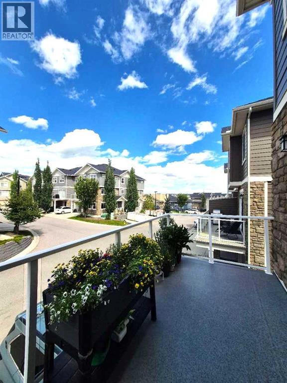 Single Family House for Sale in  Evanston Manor NW Evanston Calgary 