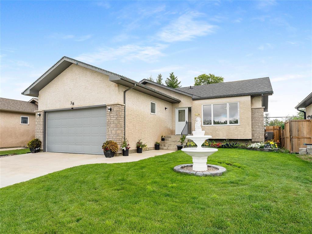 Photo 28 of 38 Woodridge Drive, Beausejour MB