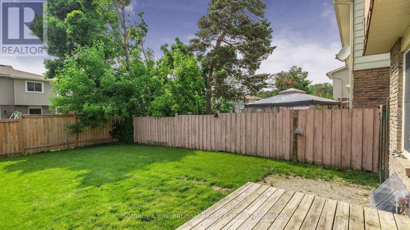 Photo 3 of 26 Christie Crescent, Barrie ON