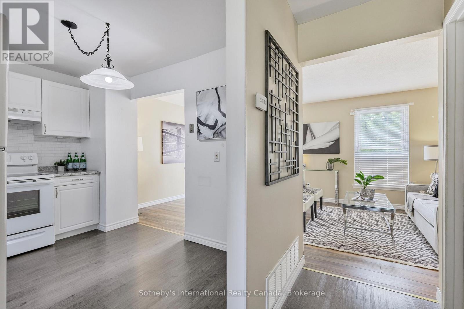 Photo 15 of 26 Christie Crescent, Barrie ON