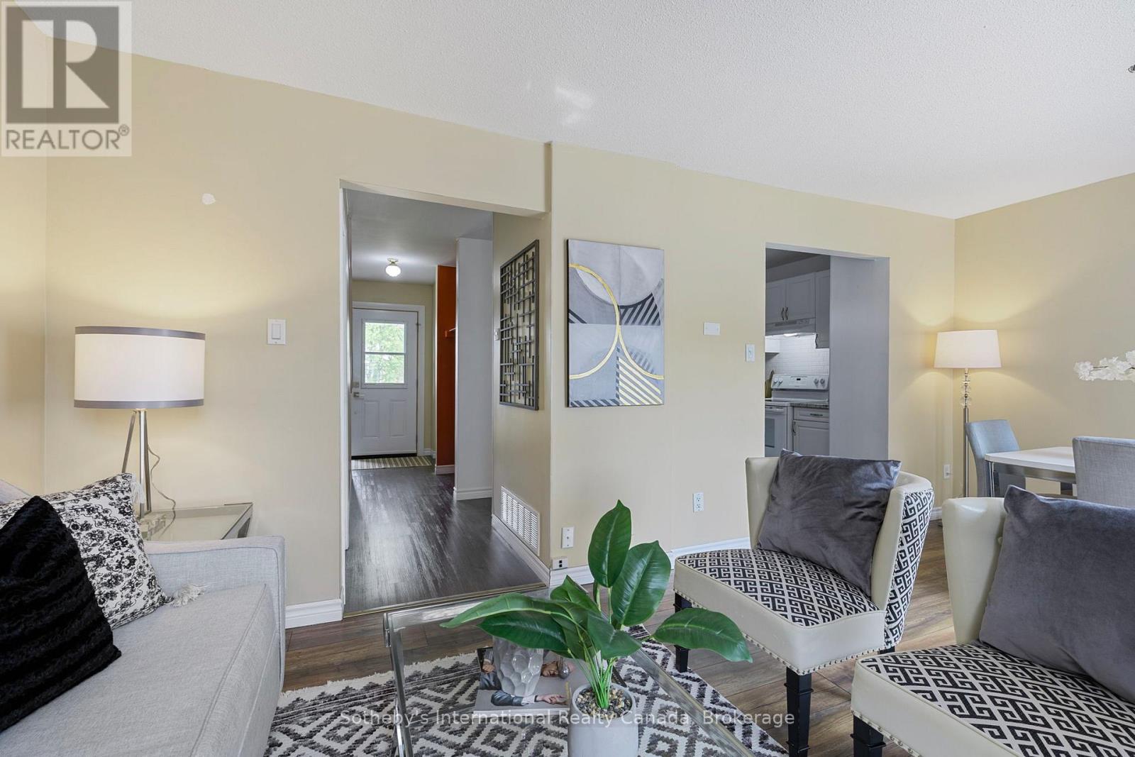 Photo 17 of 26 Christie Crescent, Barrie ON