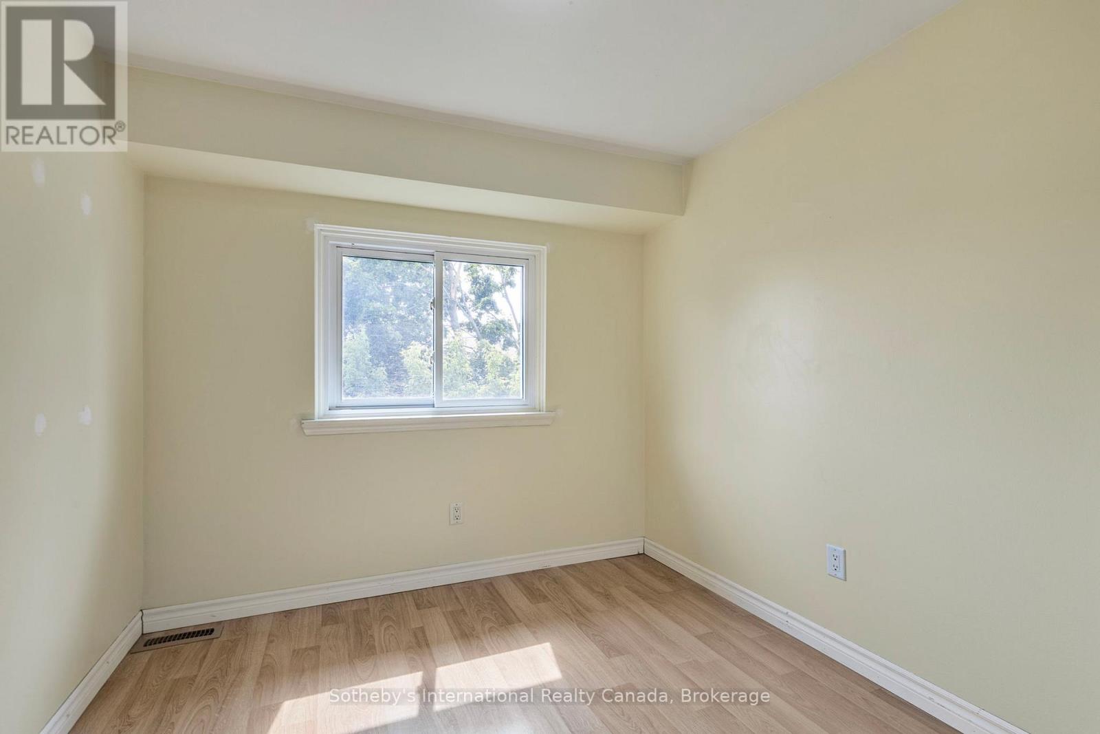Photo 13 of 26 Christie Crescent, Barrie ON
