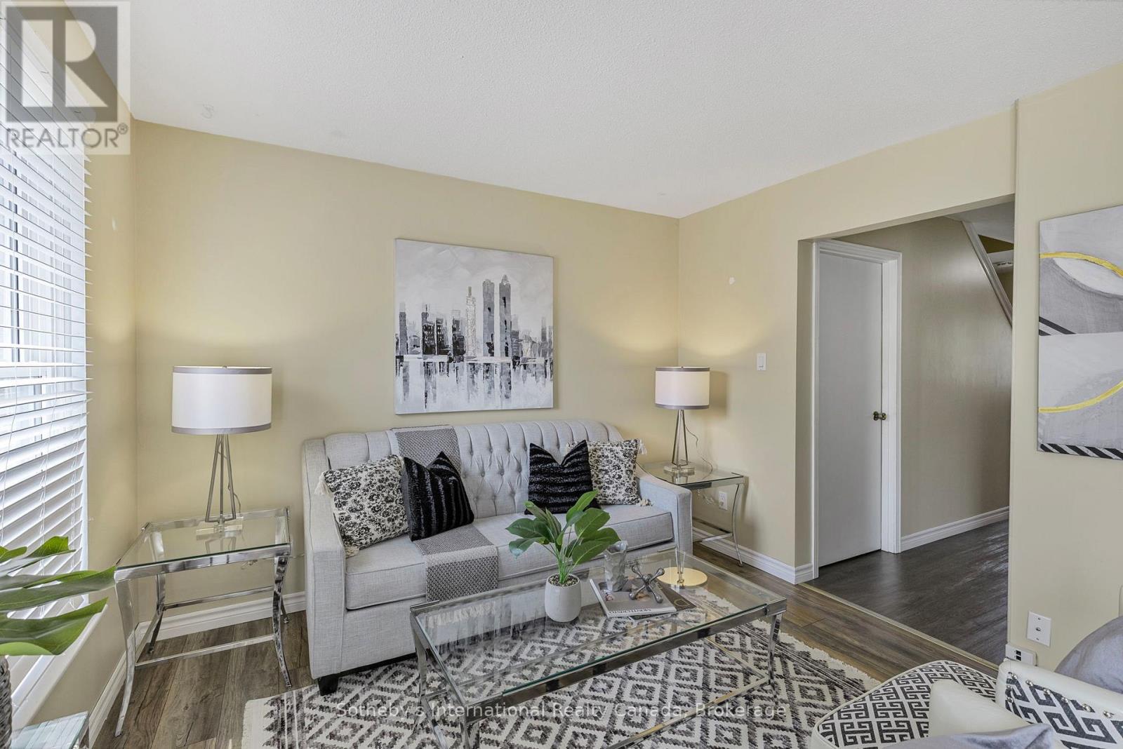 Photo 9 of 26 Christie Crescent, Barrie ON