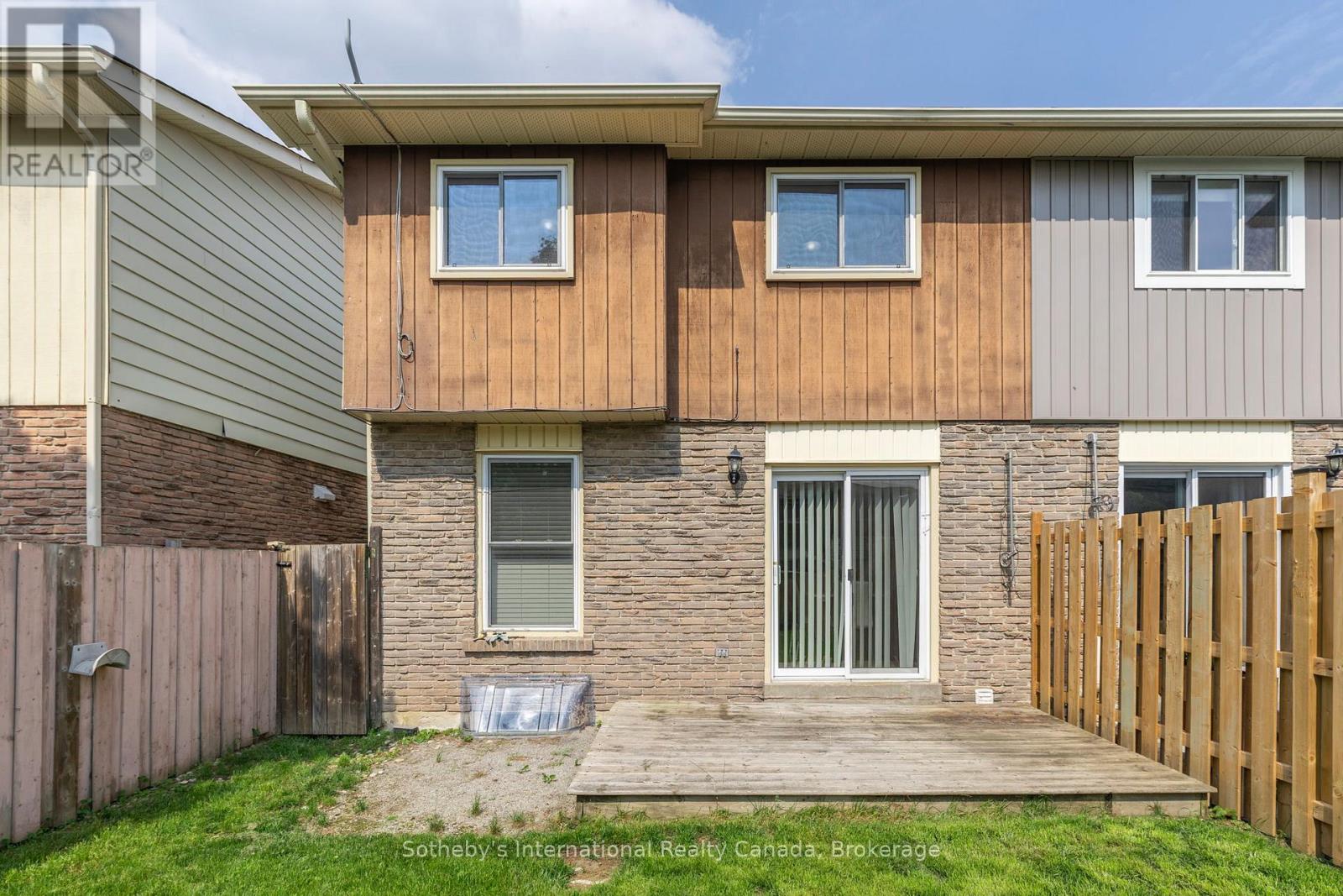 Photo 8 of 26 Christie Crescent, Barrie ON