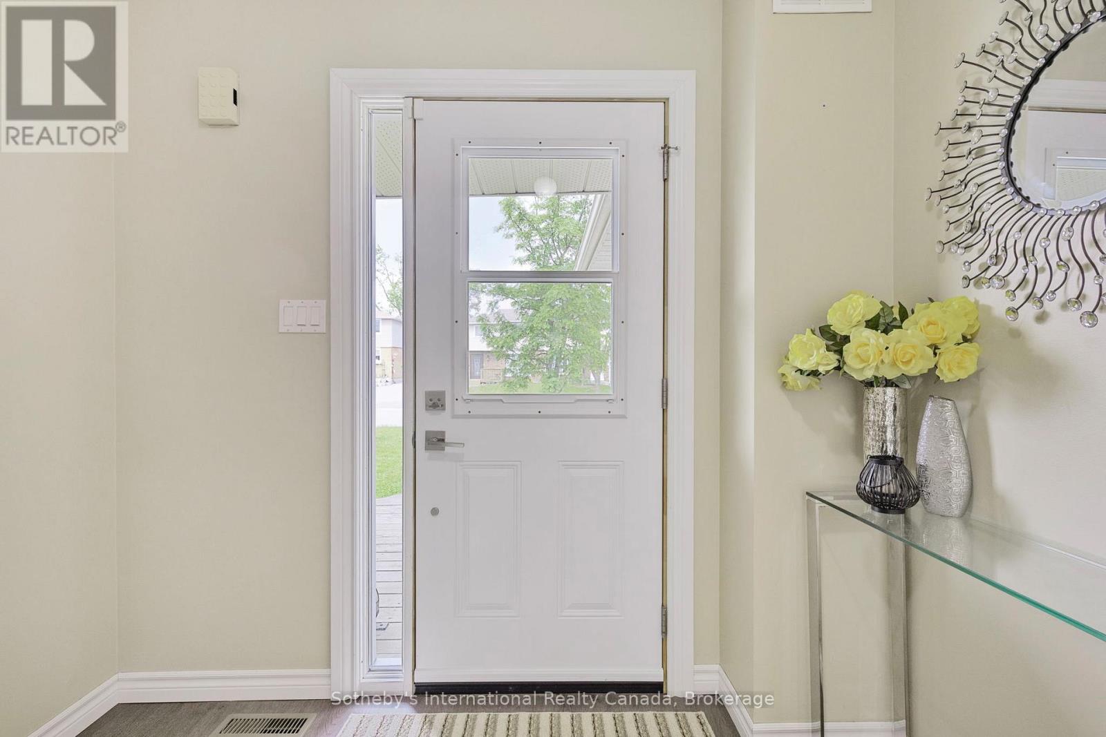 Photo 28 of 26 Christie Crescent, Barrie ON