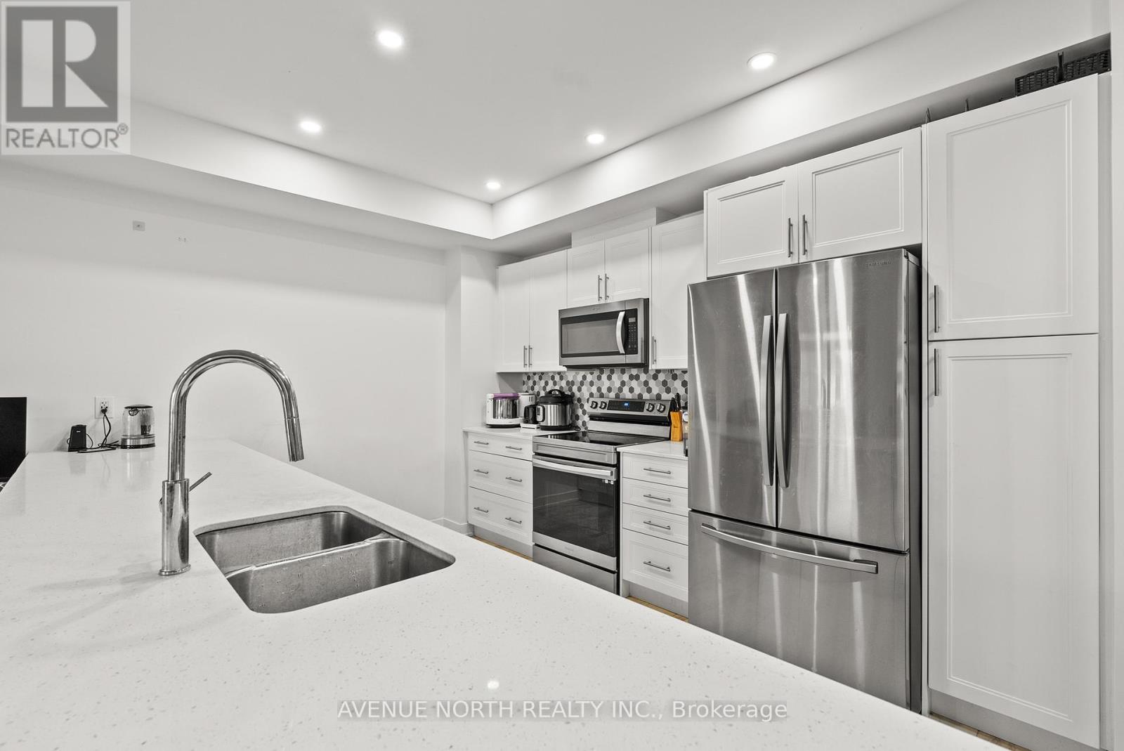 Photo 6 of 870 Anciano Crescent, Ottawa ON