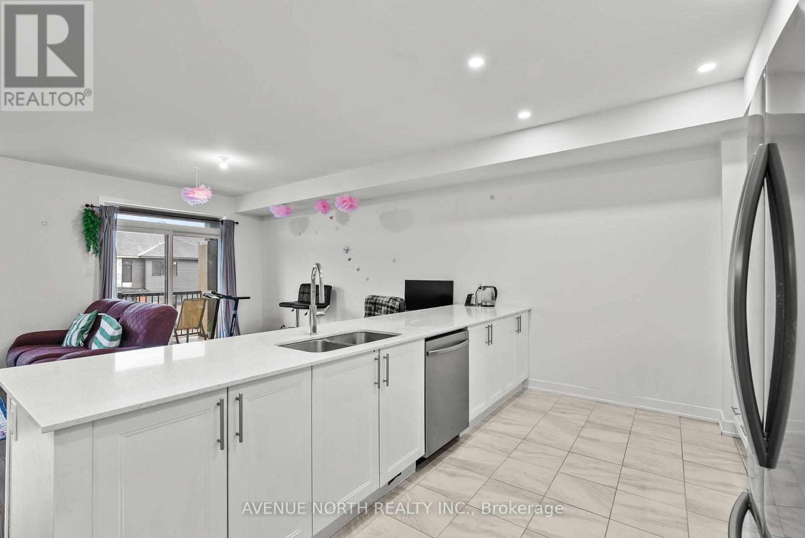 Photo 9 of 870 Anciano Crescent, Ottawa ON