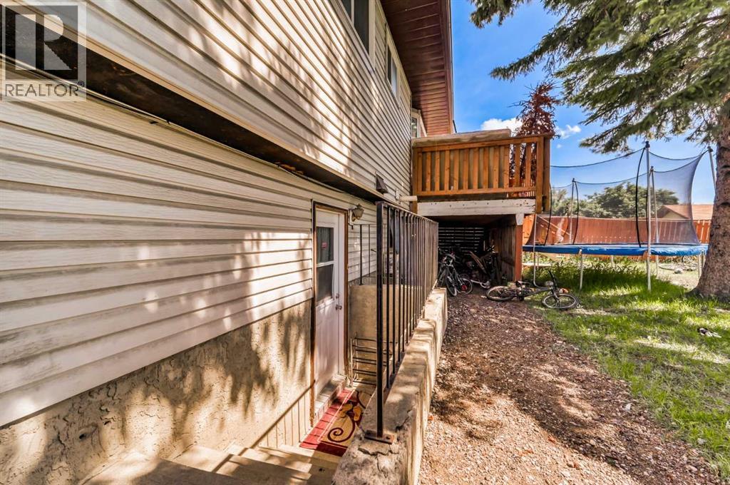 Single Family House Bi-level for Sale in  Temple Drive NE Temple Calgary 