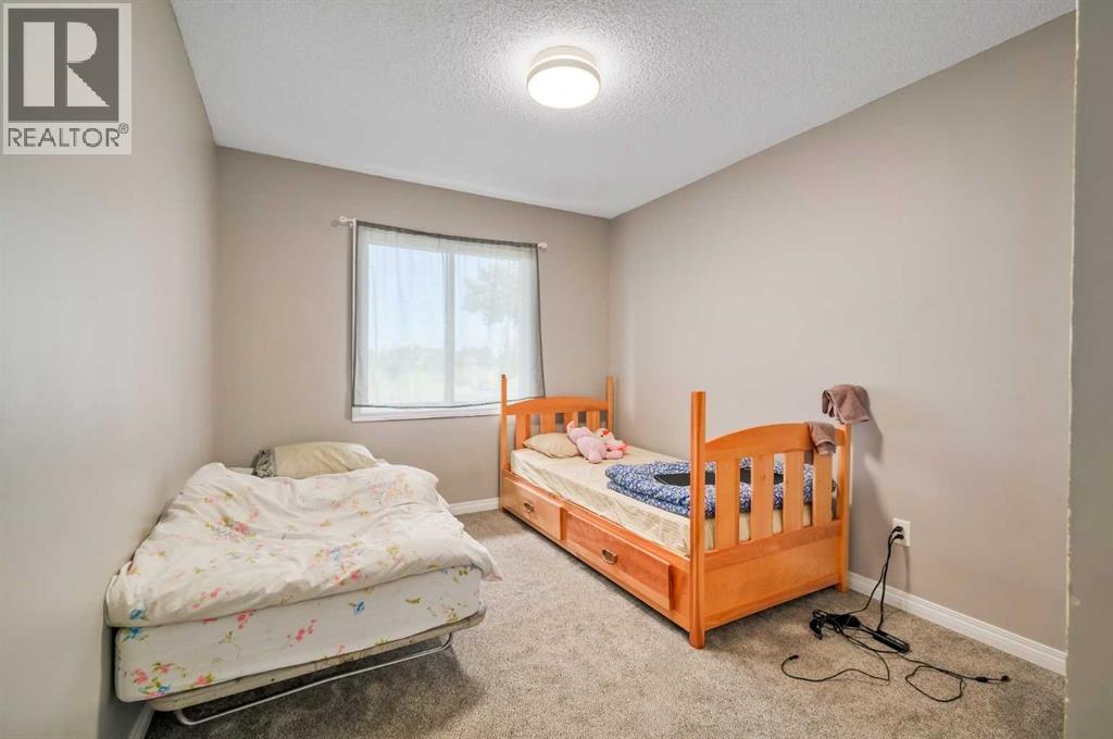 Single Family House Bi-level for Sale in  Temple Drive NE Temple Calgary 