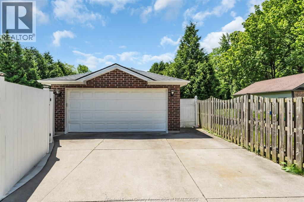 Photo 33 of 1210 Monty Avenue, Lasalle ON