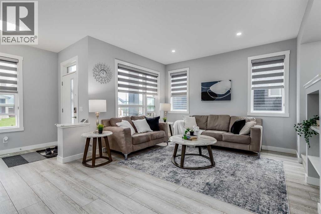 Photo 3 of 1037 Chinook Gate Heath Sw, Airdrie AB