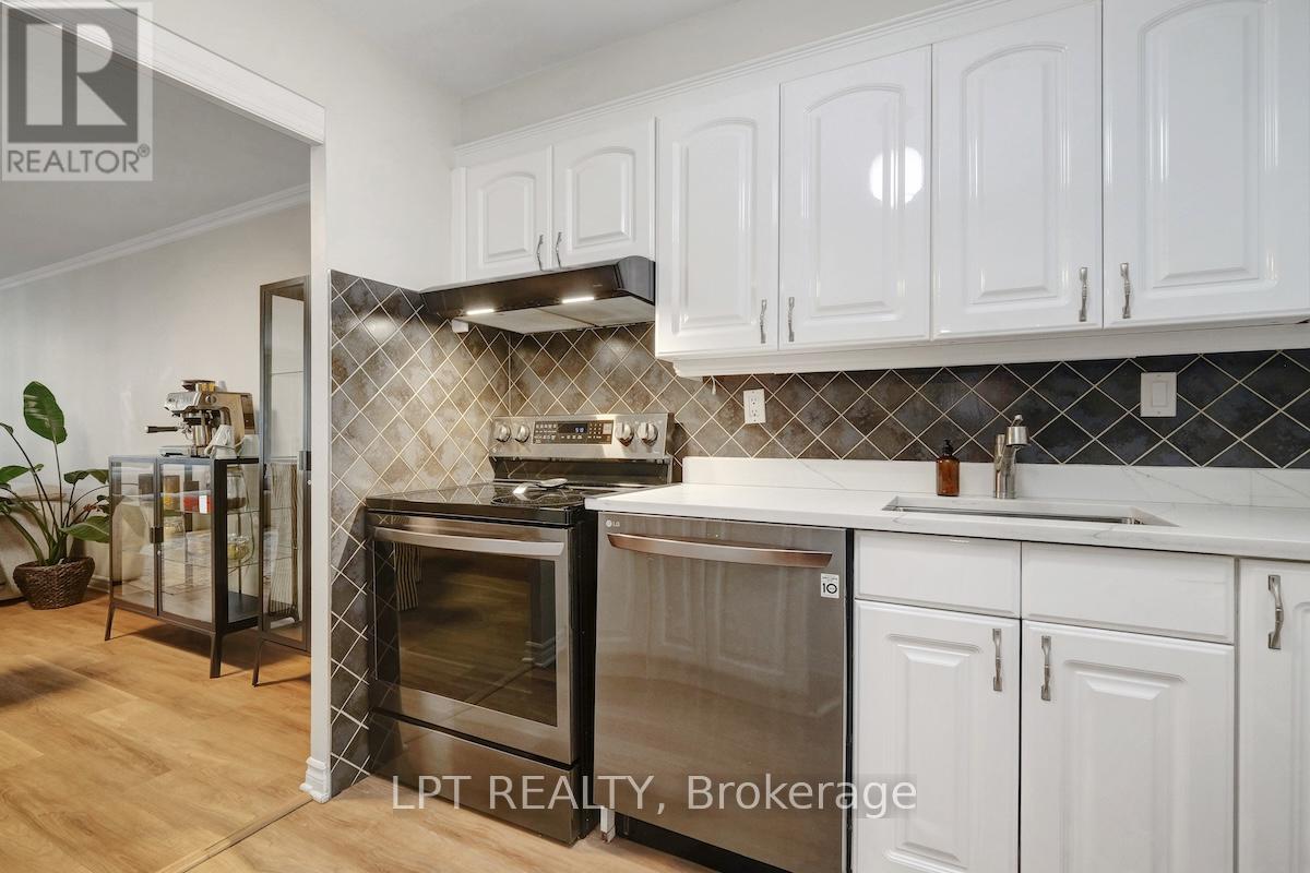 Photo 22 of Ph 3 18 Nepean Street, Ottawa ON