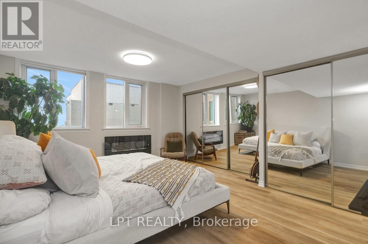 Photo 23 of Ph 3 18 Nepean Street, Ottawa ON