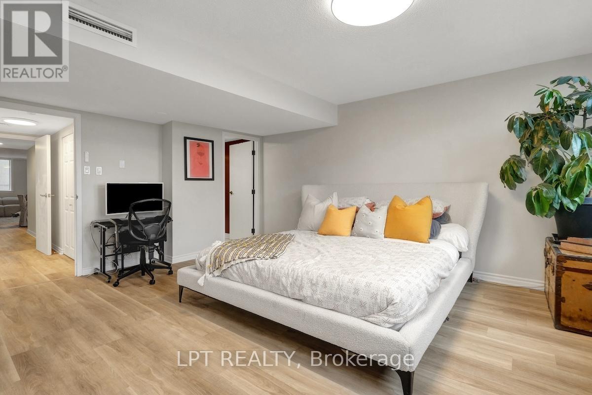 Photo 4 of Ph 3 18 Nepean Street, Ottawa ON