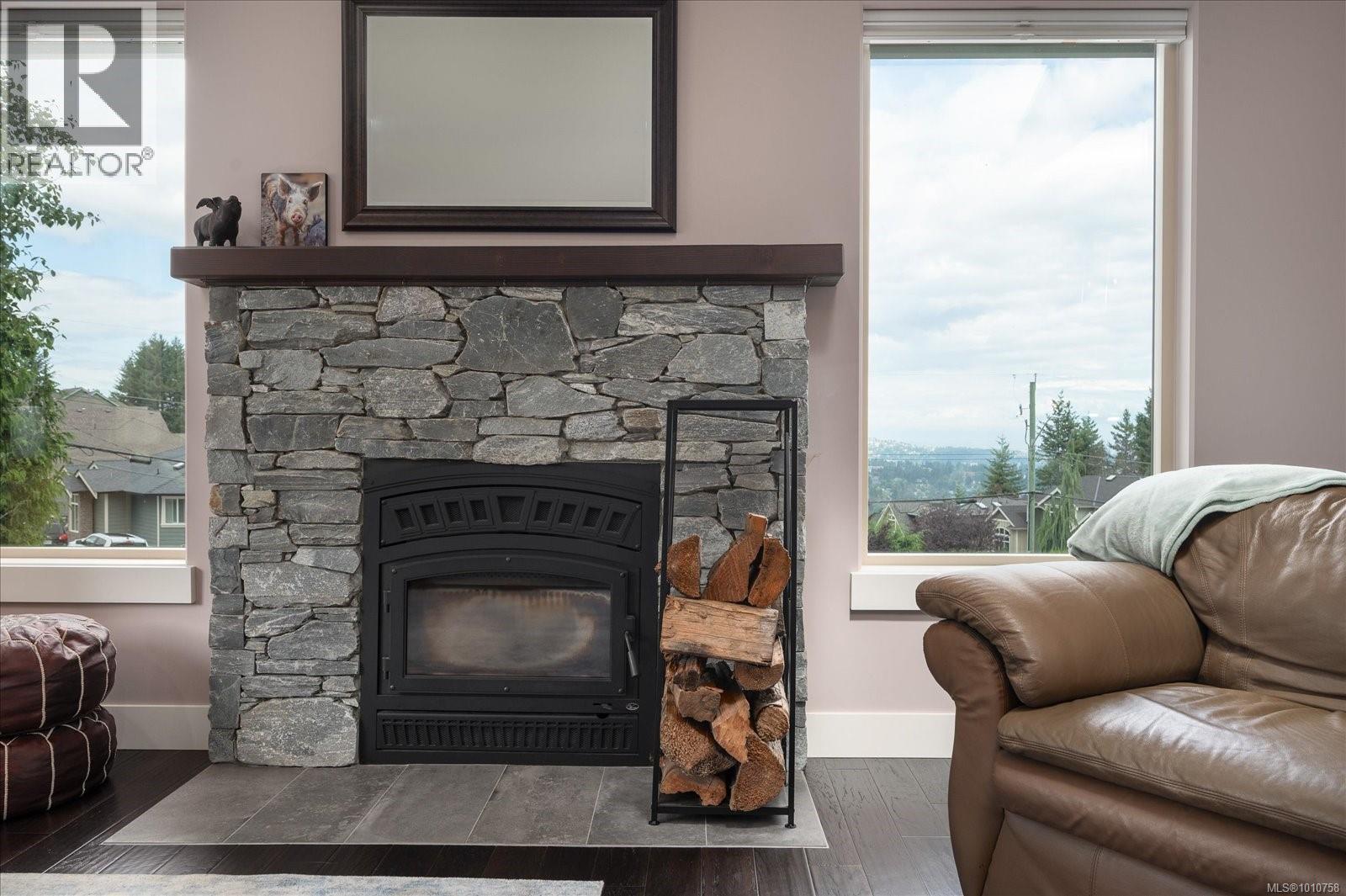 Photo 10 of 372 Cariboo Dr, Nanaimo BC