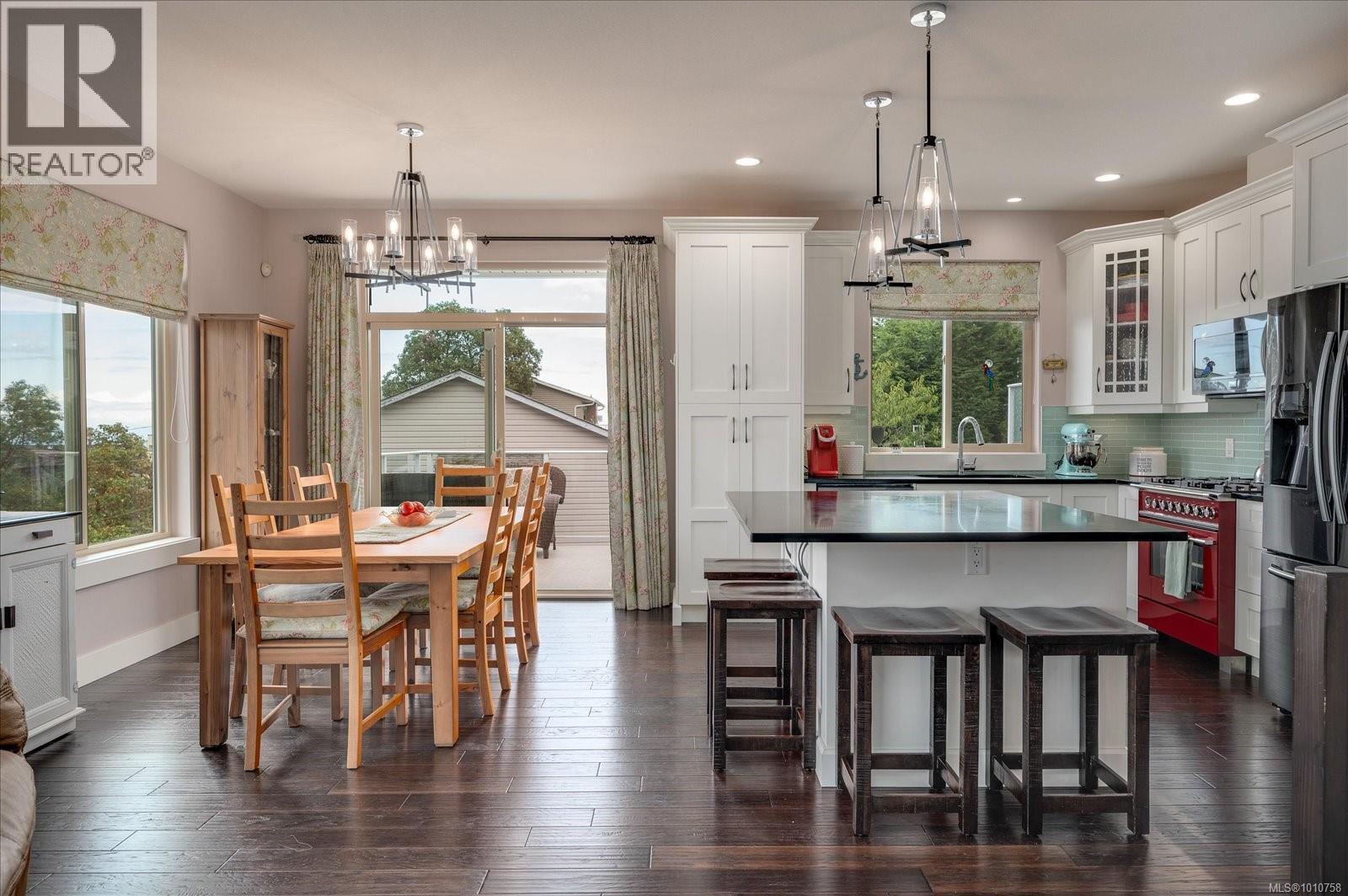 Photo 6 of 372 Cariboo Dr, Nanaimo BC