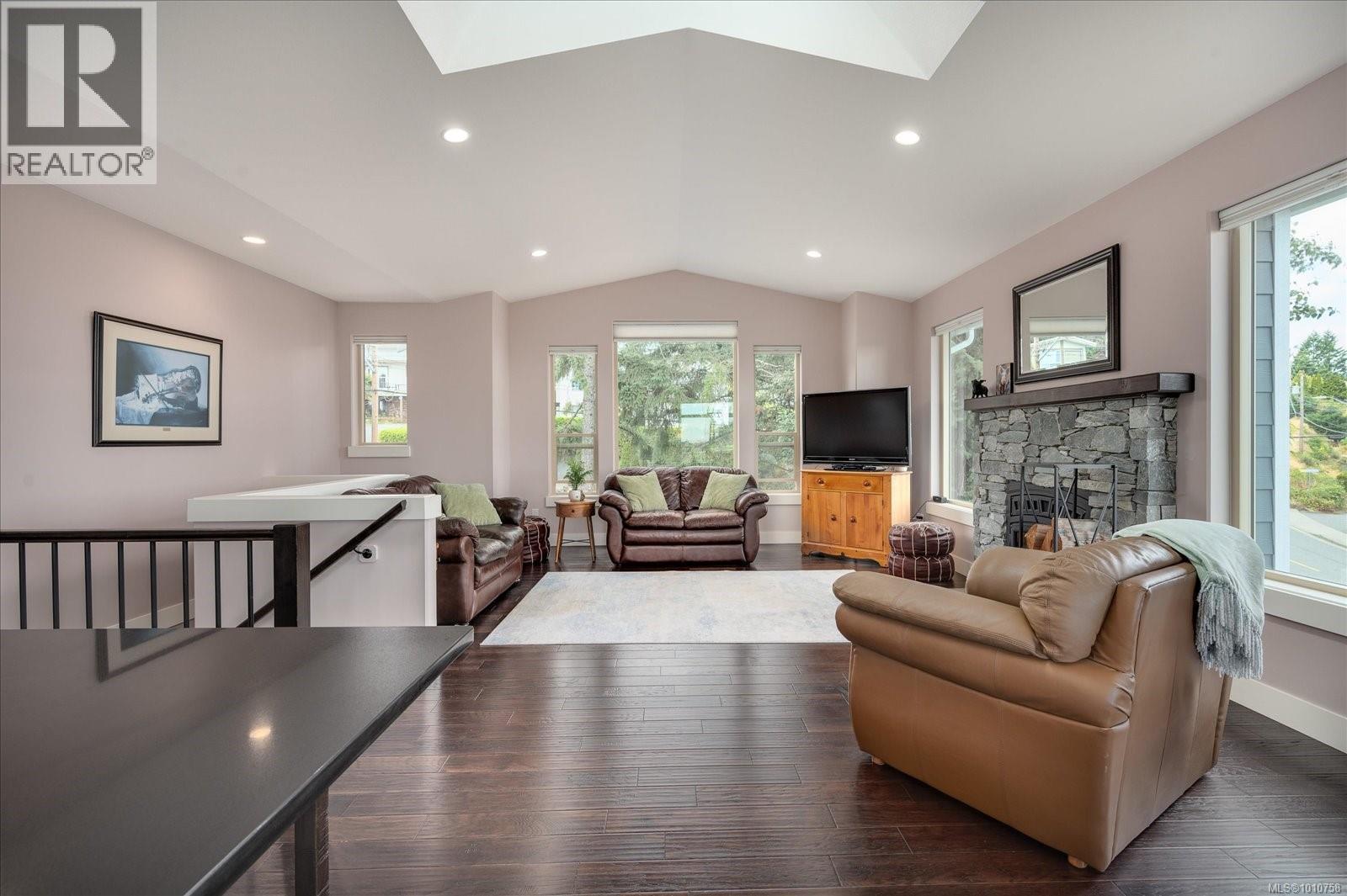 Photo 1 of 372 Cariboo Dr, Nanaimo BC