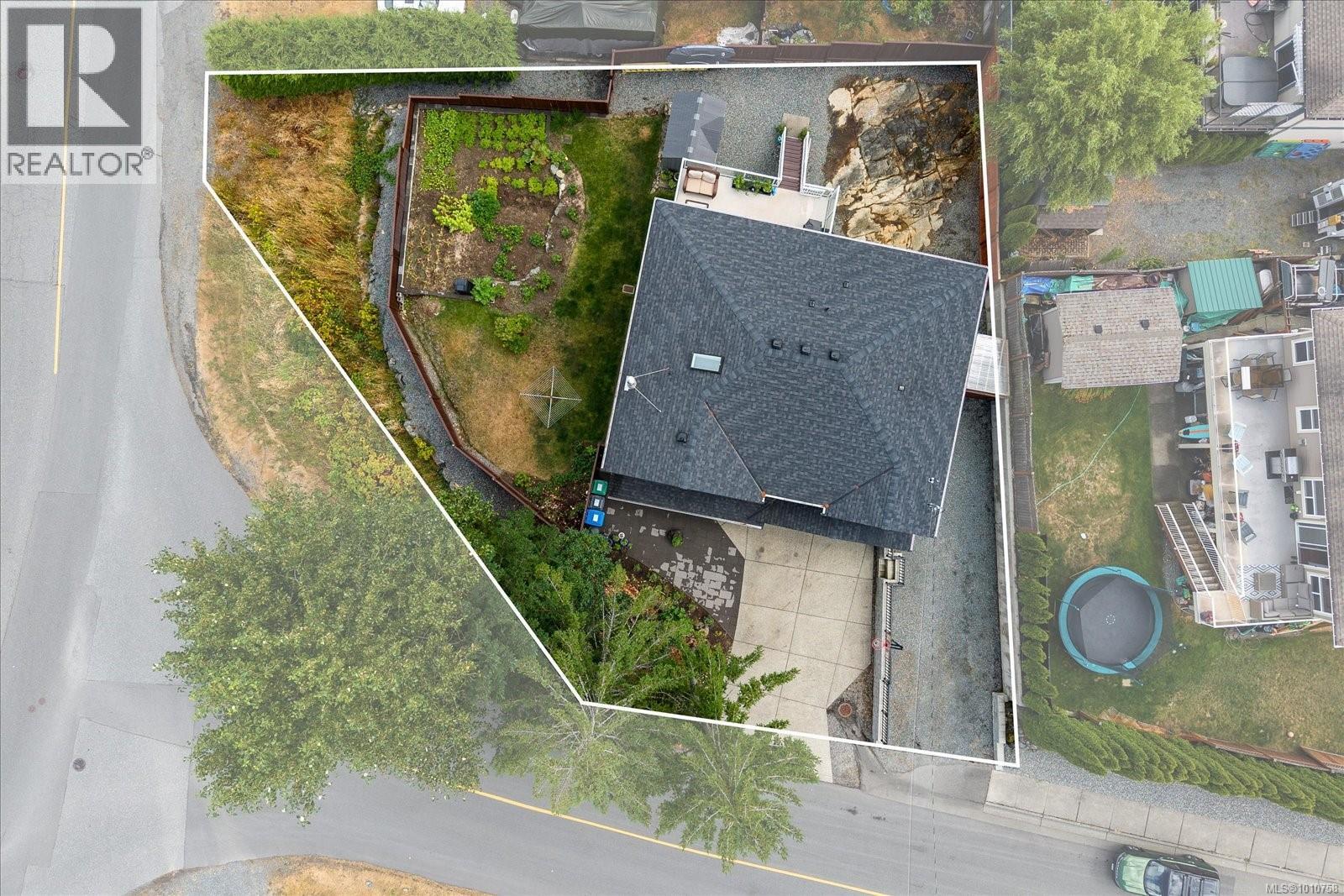 Photo 14 of 372 Cariboo Dr, Nanaimo BC