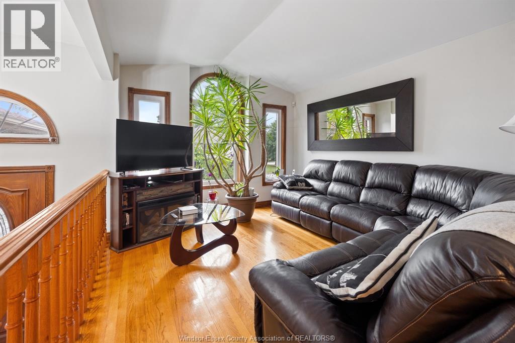 Photo 11 of 2188 Amy Lynn Park, Windsor ON