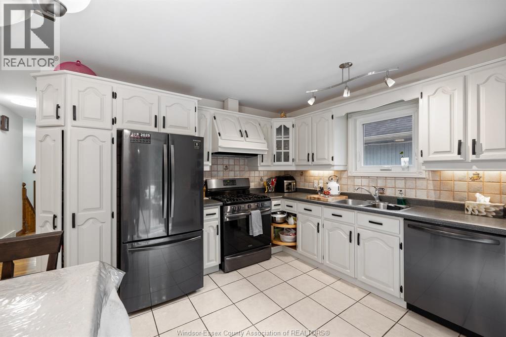 Photo 18 of 2188 Amy Lynn Park, Windsor ON