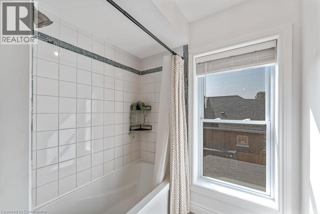 Photo 2 of 47 Eagle Avenue, Brantford ON