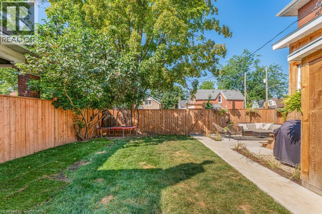 Photo 18 of 47 Eagle Avenue, Brantford ON