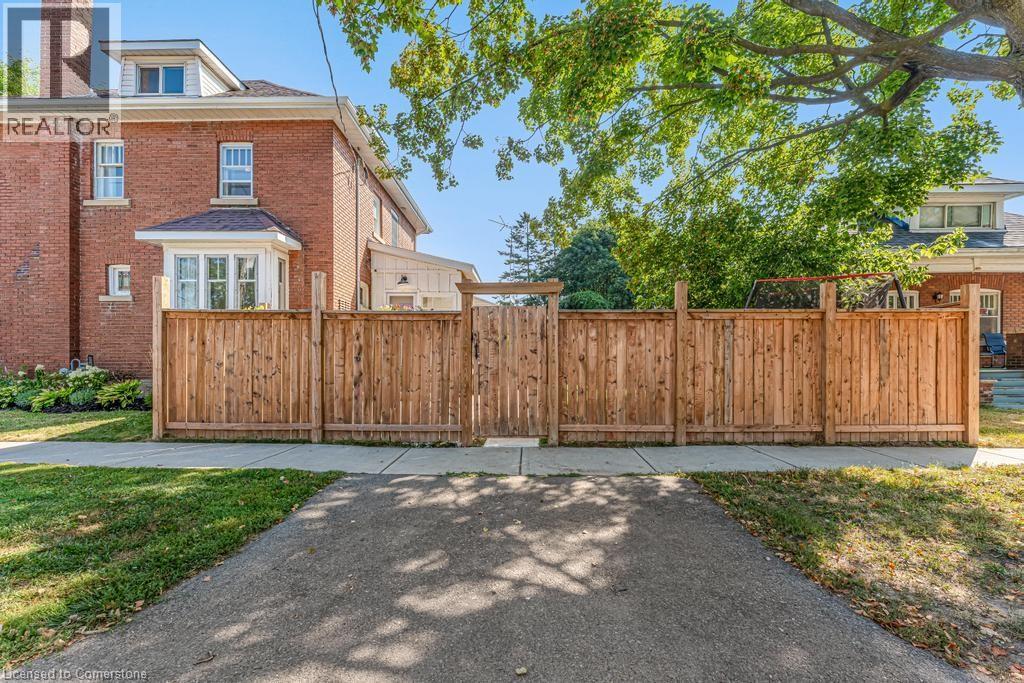 Photo 19 of 47 Eagle Avenue, Brantford ON