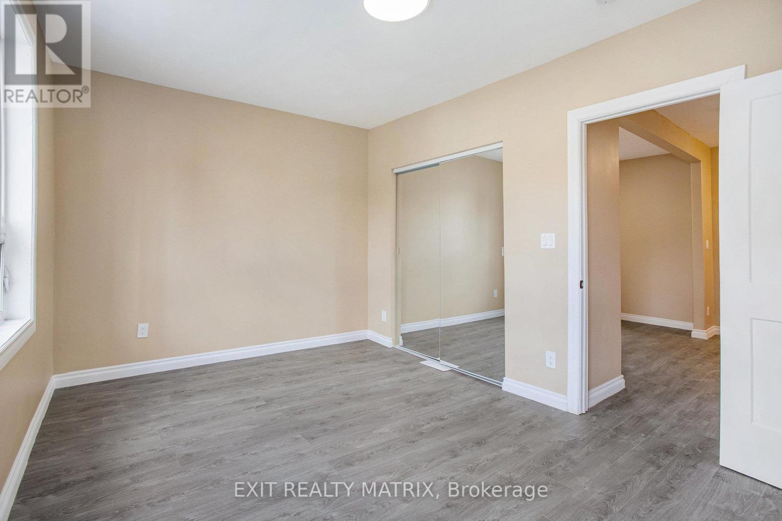 Photo 5 of 2 258 Park Street, Ottawa ON