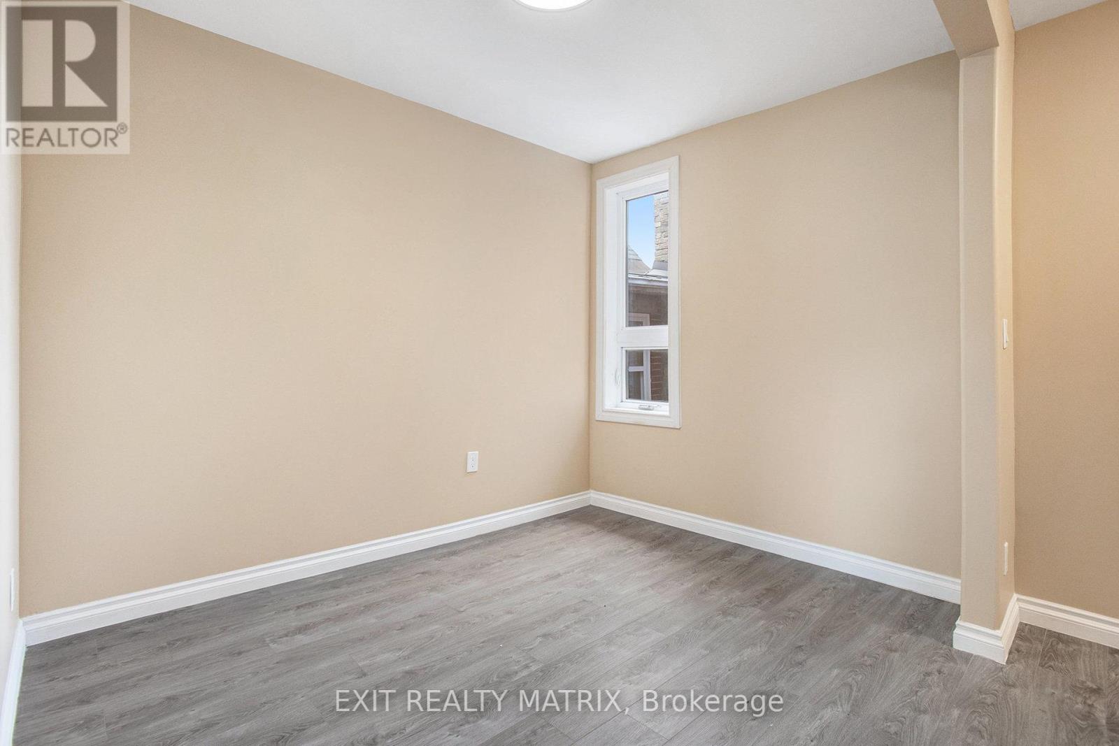 Photo 10 of 2 258 Park Street, Ottawa ON