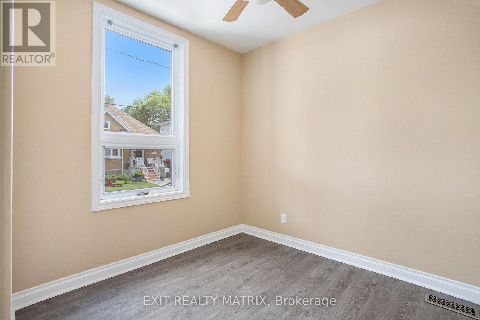 Photo 4 of 1 258 Park Street, Ottawa ON