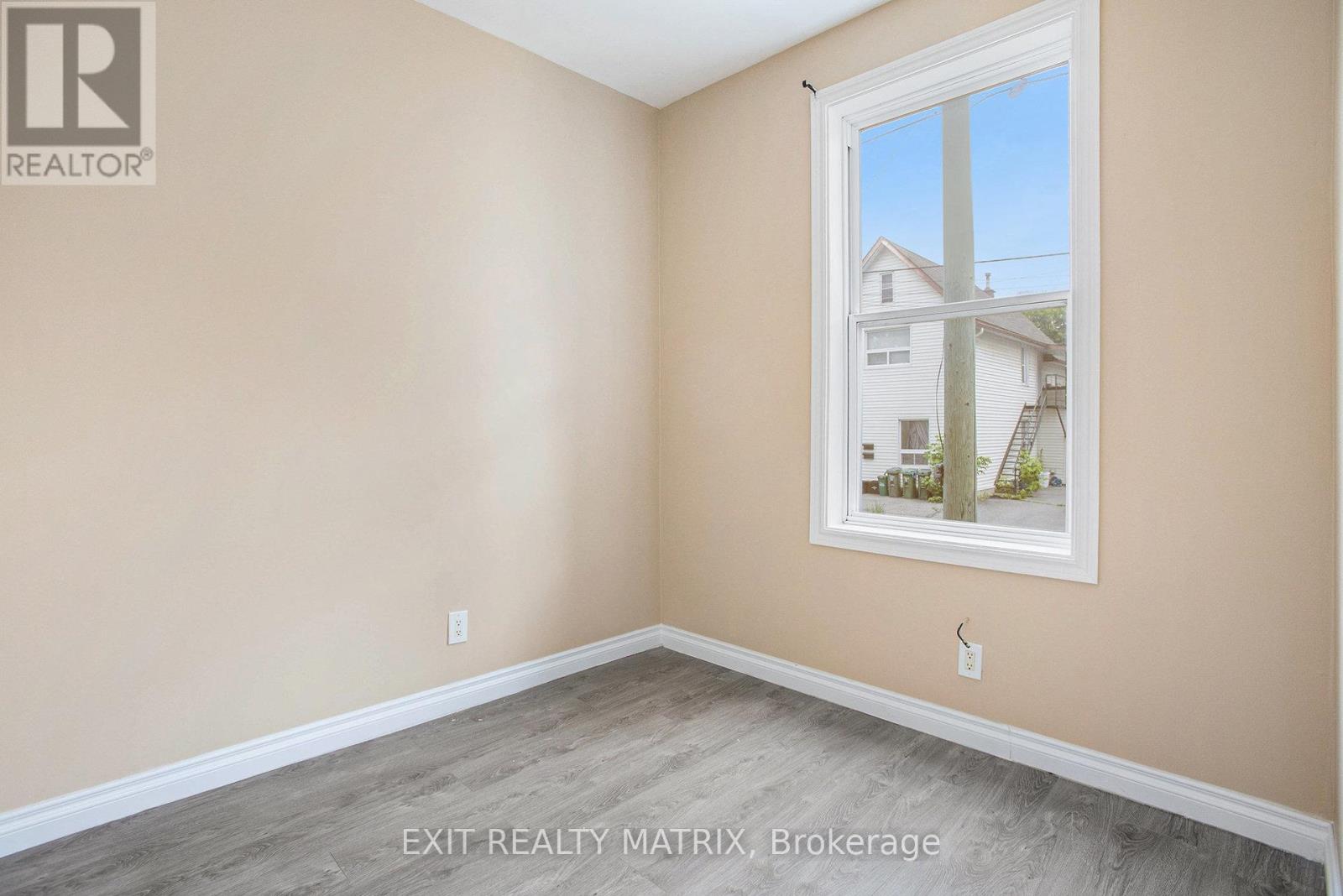 Photo 6 of 1 256 Park Street, Ottawa ON