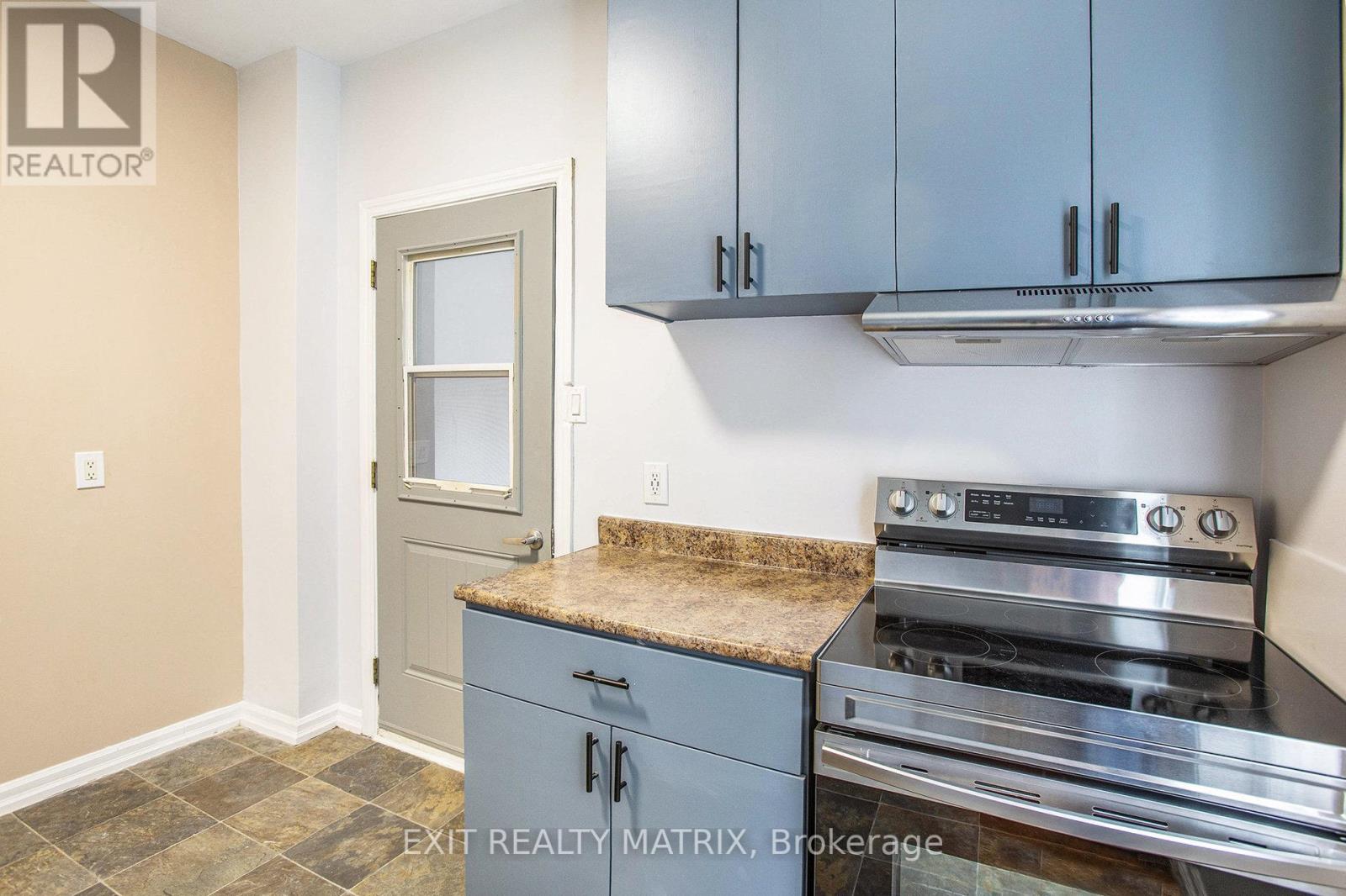 Photo 4 of 1 256 Park Street, Ottawa ON